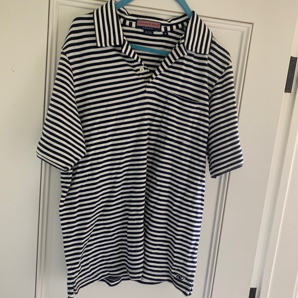 Vineyard Vines collard shirt with pocket